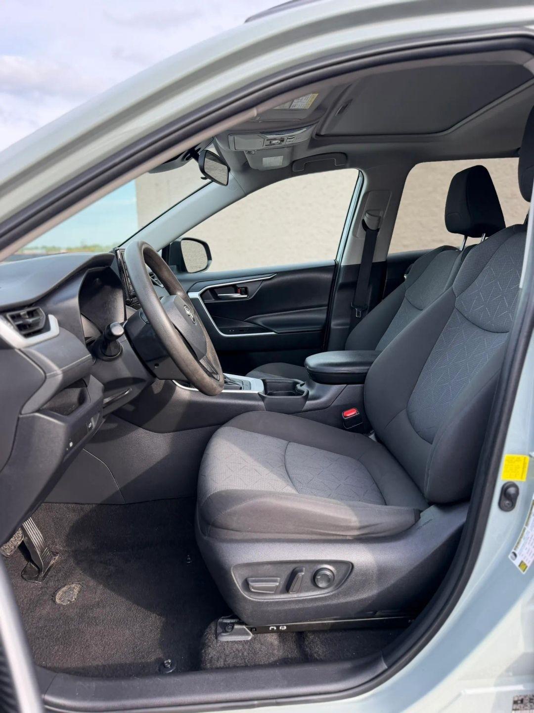 Toyota RAV4 XLE FWD (Natl) 2021