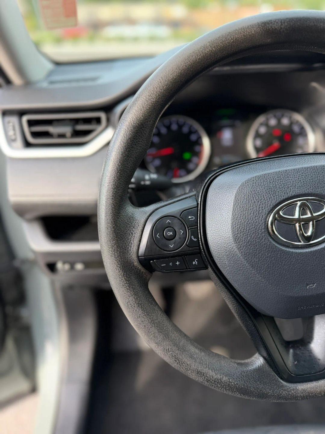 Toyota RAV4 XLE FWD (Natl) 2021