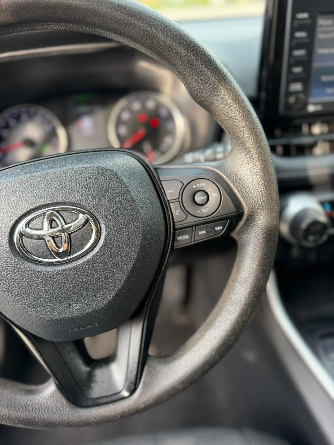 Toyota RAV4 XLE FWD (Natl) 2021