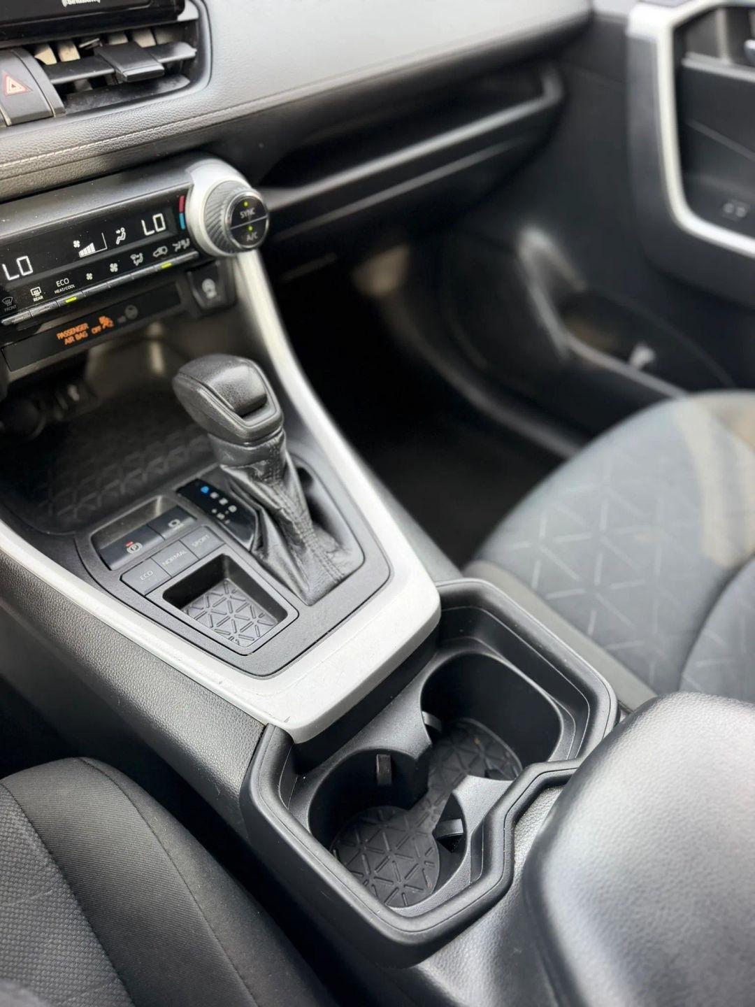 Toyota RAV4 XLE FWD (Natl) 2021
