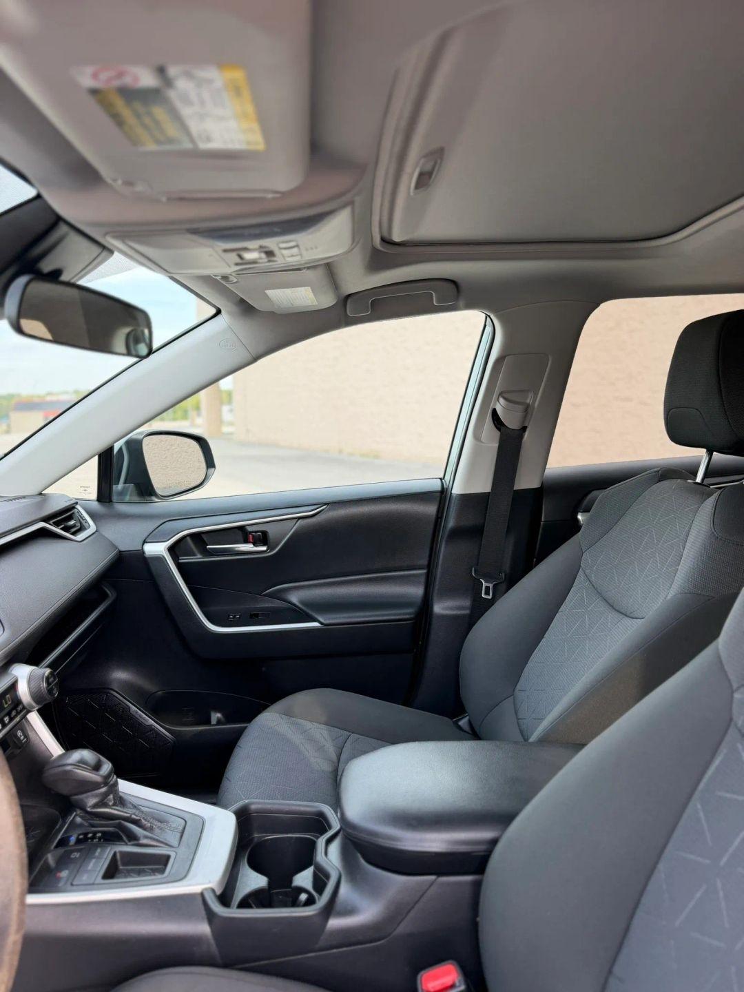 Toyota RAV4 XLE FWD (Natl) 2021