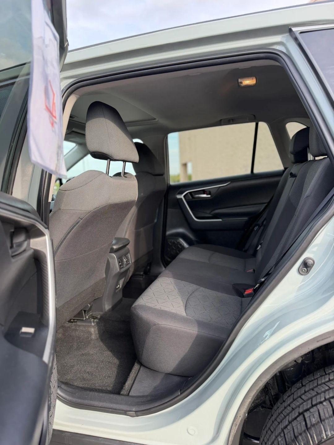 Toyota RAV4 XLE FWD (Natl) 2021