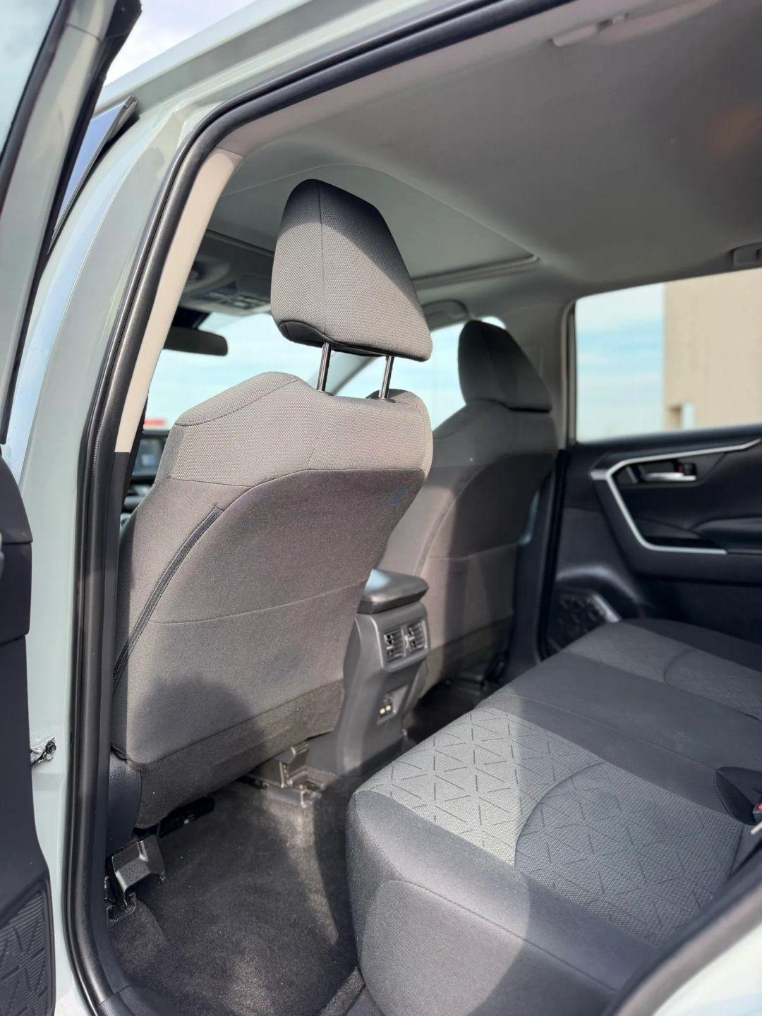 Toyota RAV4 XLE FWD (Natl) 2021