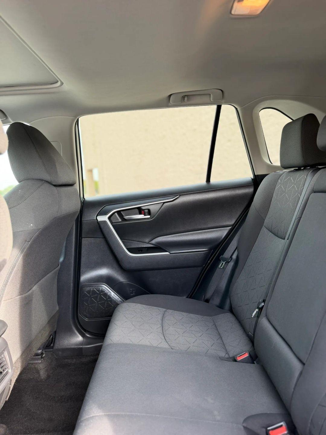 Toyota RAV4 XLE FWD (Natl) 2021
