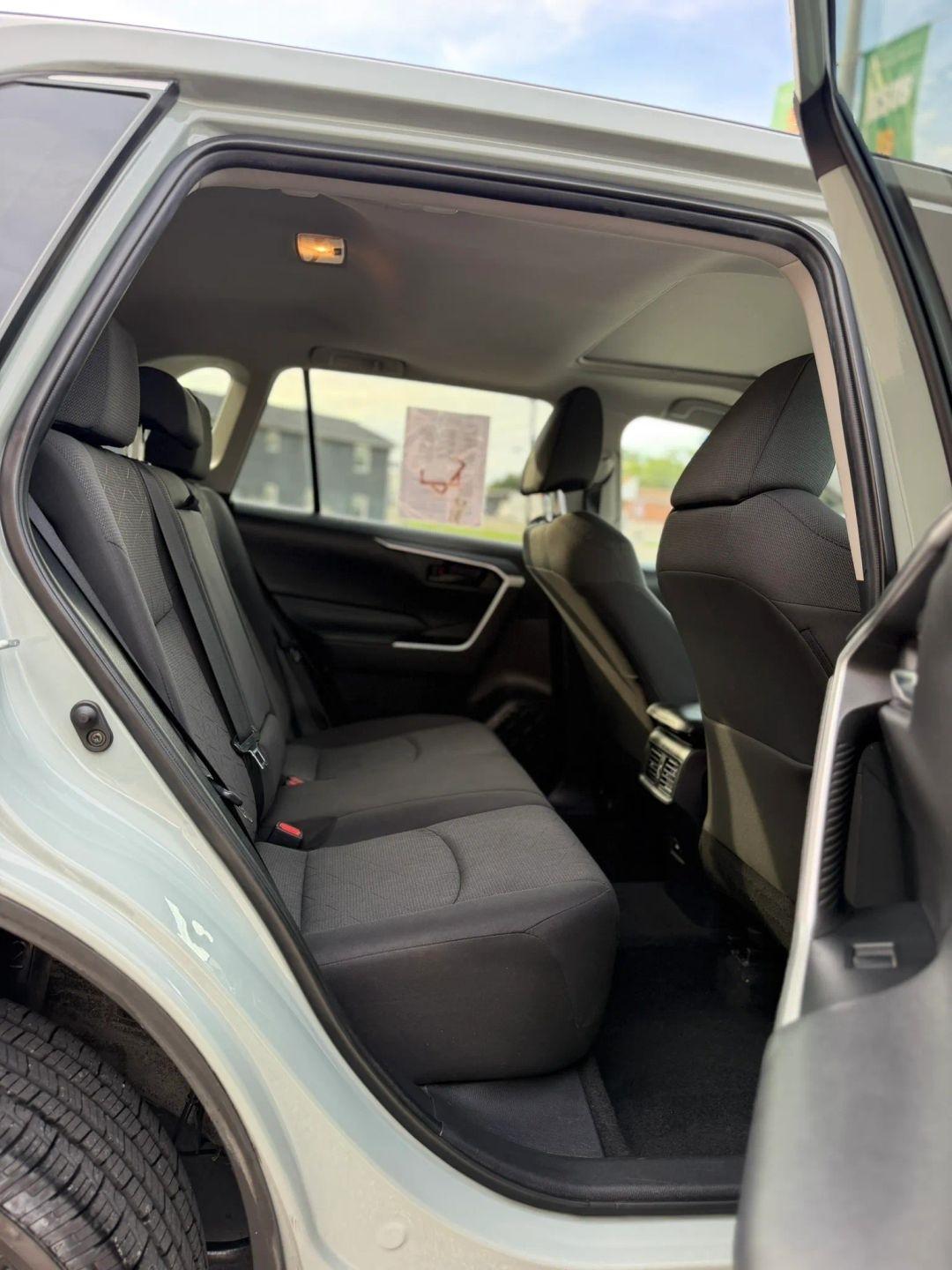 Toyota RAV4 XLE FWD (Natl) 2021