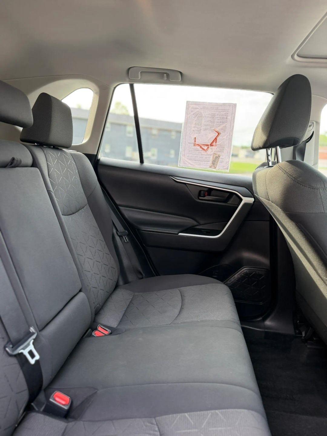Toyota RAV4 XLE FWD (Natl) 2021