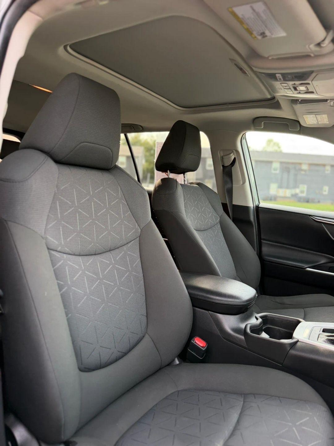 Toyota RAV4 XLE FWD (Natl) 2021