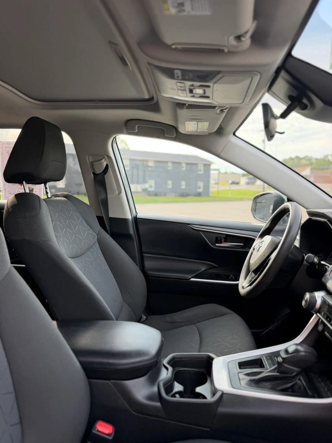 Toyota RAV4 XLE FWD (Natl) 2021