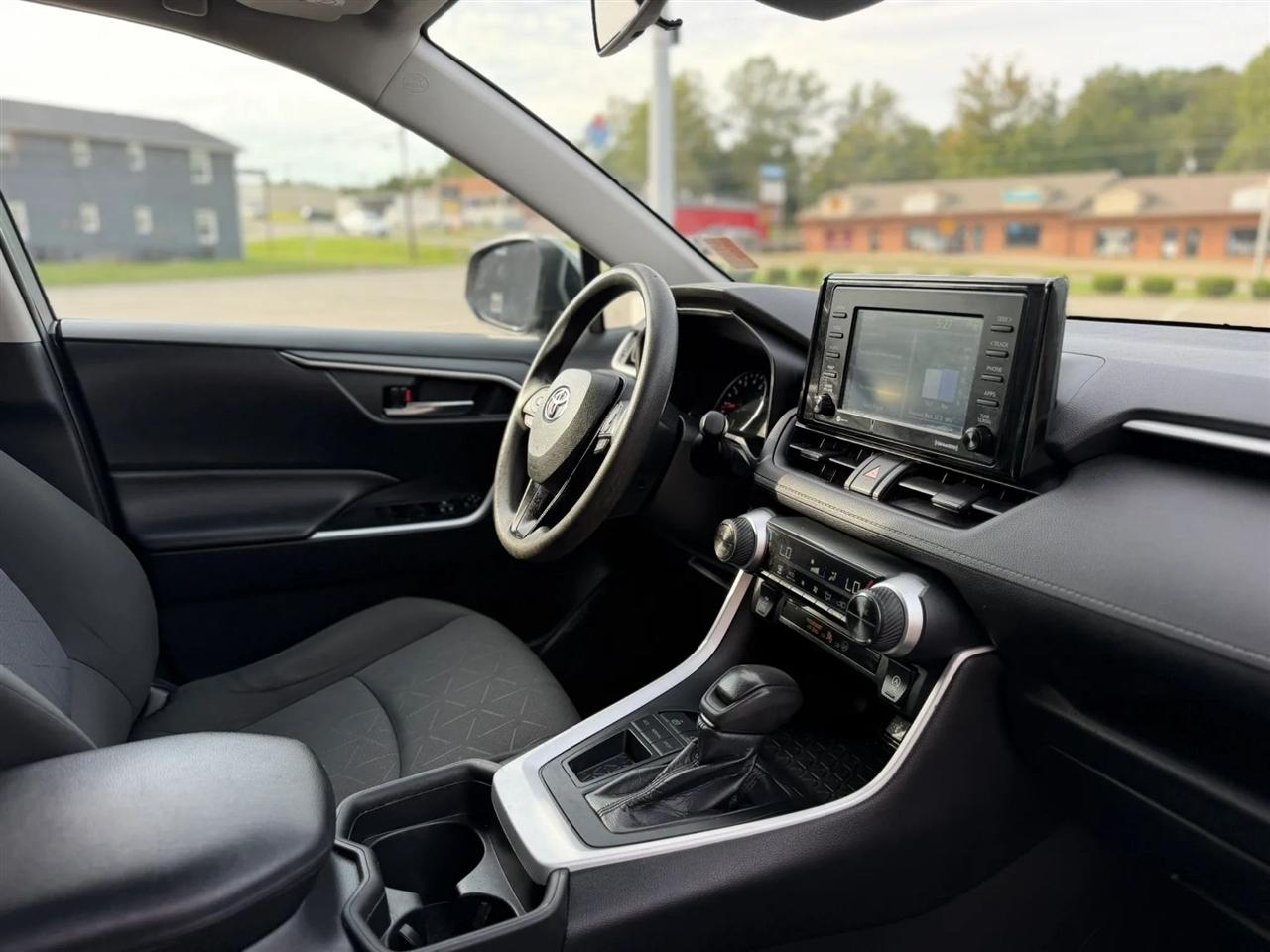 Toyota RAV4 XLE FWD (Natl) 2021