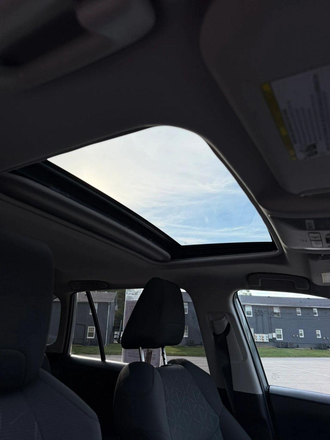 Toyota RAV4 XLE FWD (Natl) 2021