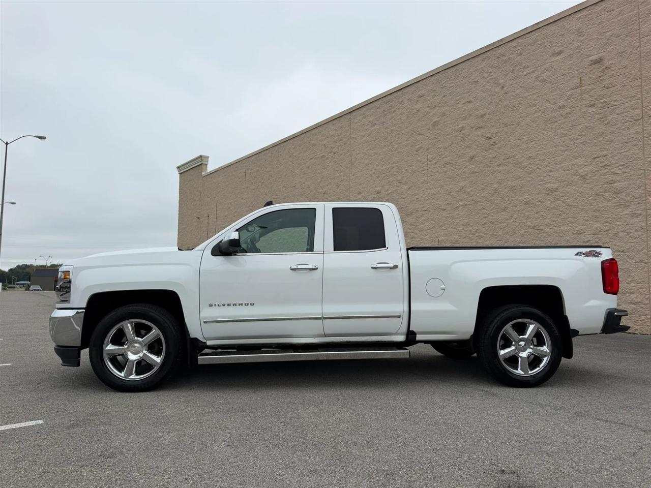 Chevrolet Silverado 1500 4WD Double Cab 143.5" LTZ w/1LZ 2017