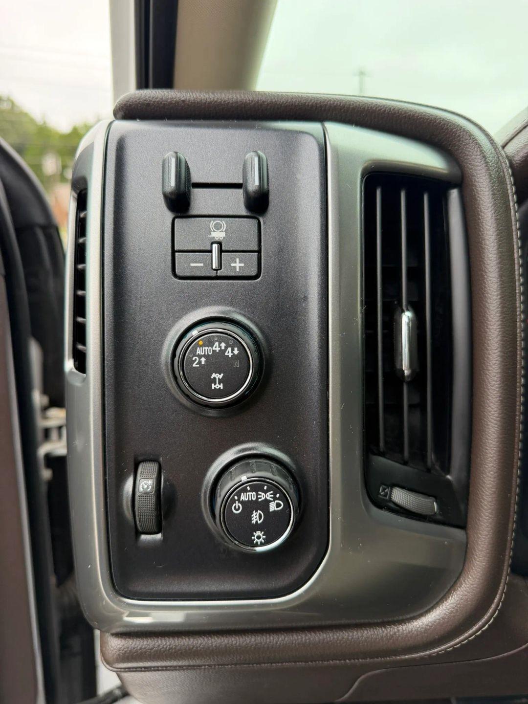 Chevrolet Silverado 1500 4WD Double Cab 143.5" LTZ w/1LZ 2017