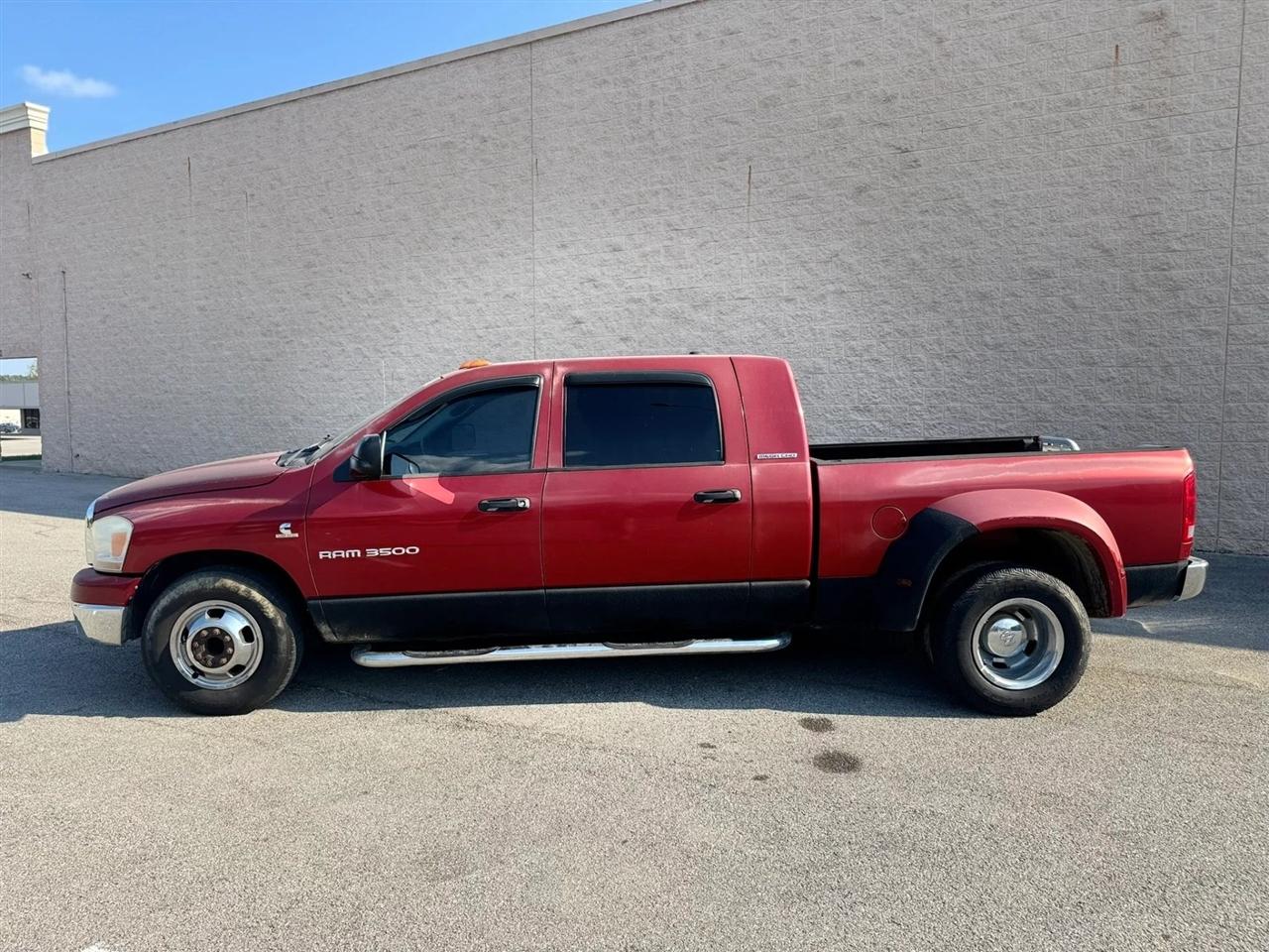 Dodge Ram 3500 4dr Mega Cab 160.5 SRW SLT 2006