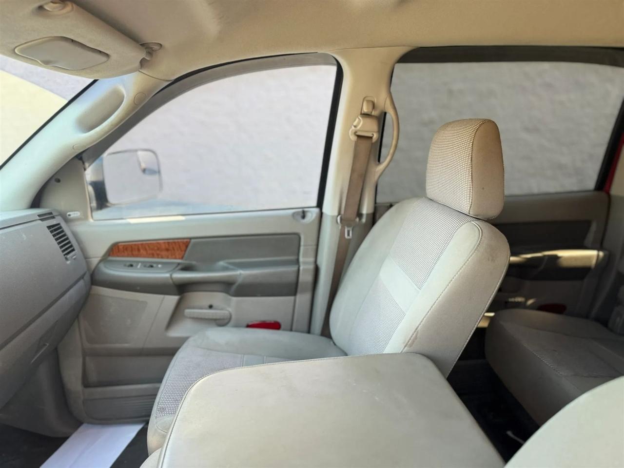 Dodge Ram 3500 4dr Mega Cab 160.5 SRW SLT 2006