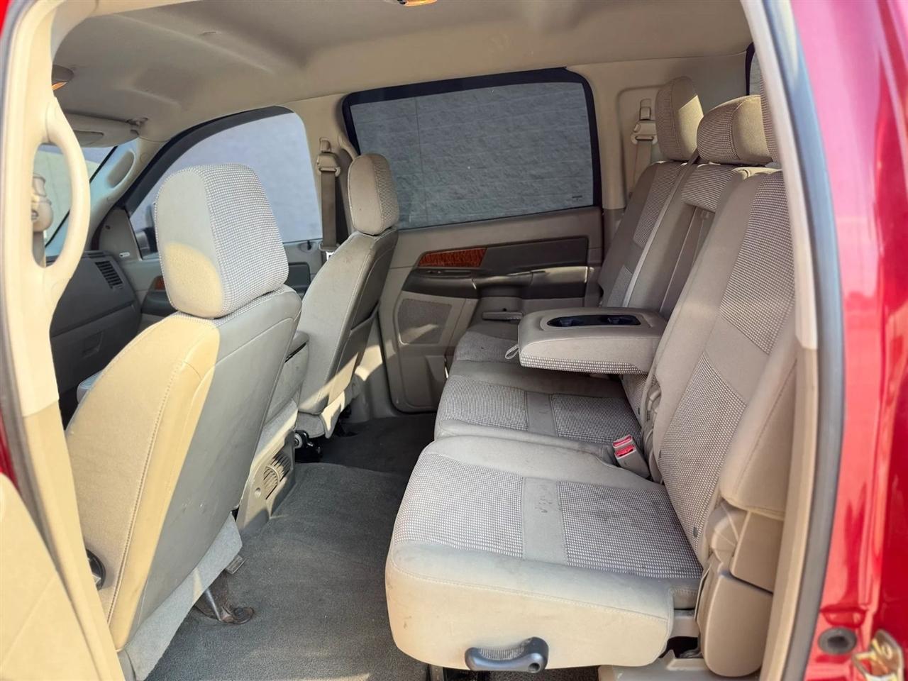 Dodge Ram 3500 4dr Mega Cab 160.5 SRW SLT 2006