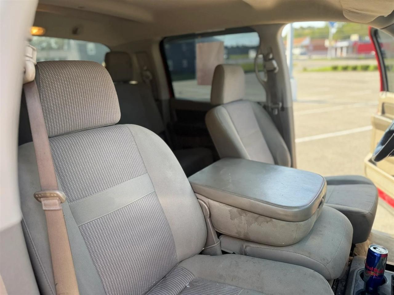 Dodge Ram 3500 4dr Mega Cab 160.5 SRW SLT 2006