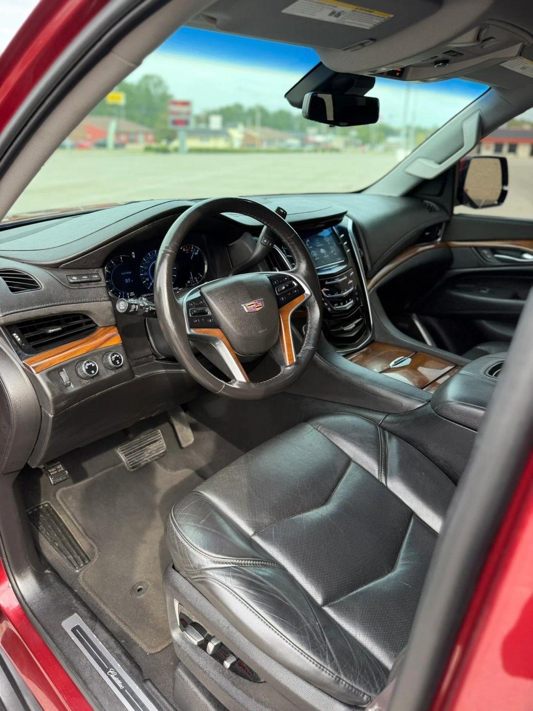 Cadillac Escalade 4WD 4dr Luxury 2017