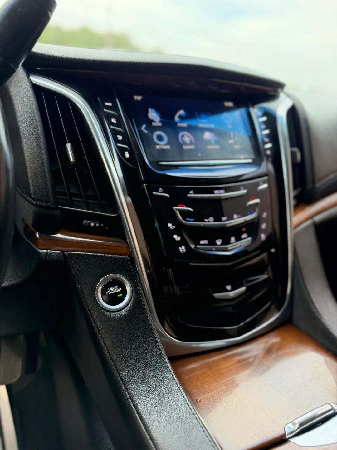 Cadillac Escalade 4WD 4dr Luxury 2017