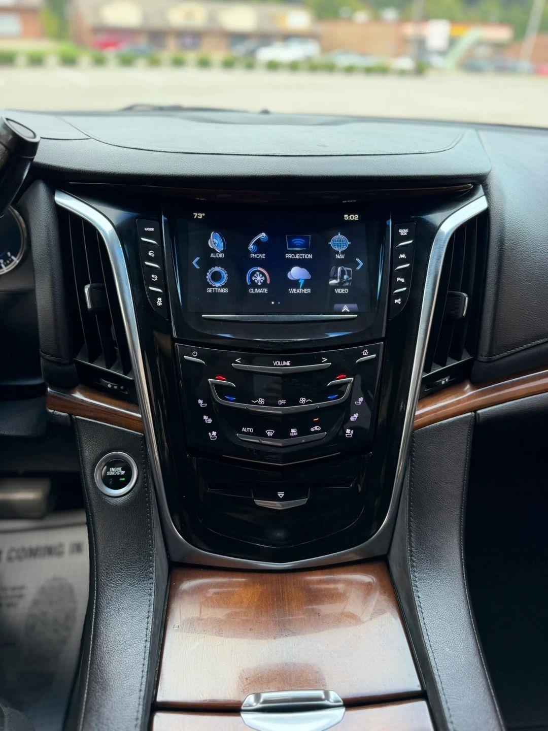 Cadillac Escalade 4WD 4dr Luxury 2017