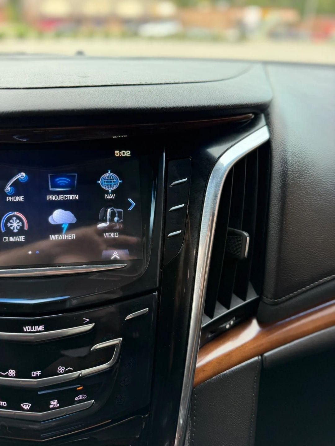 Cadillac Escalade 4WD 4dr Luxury 2017