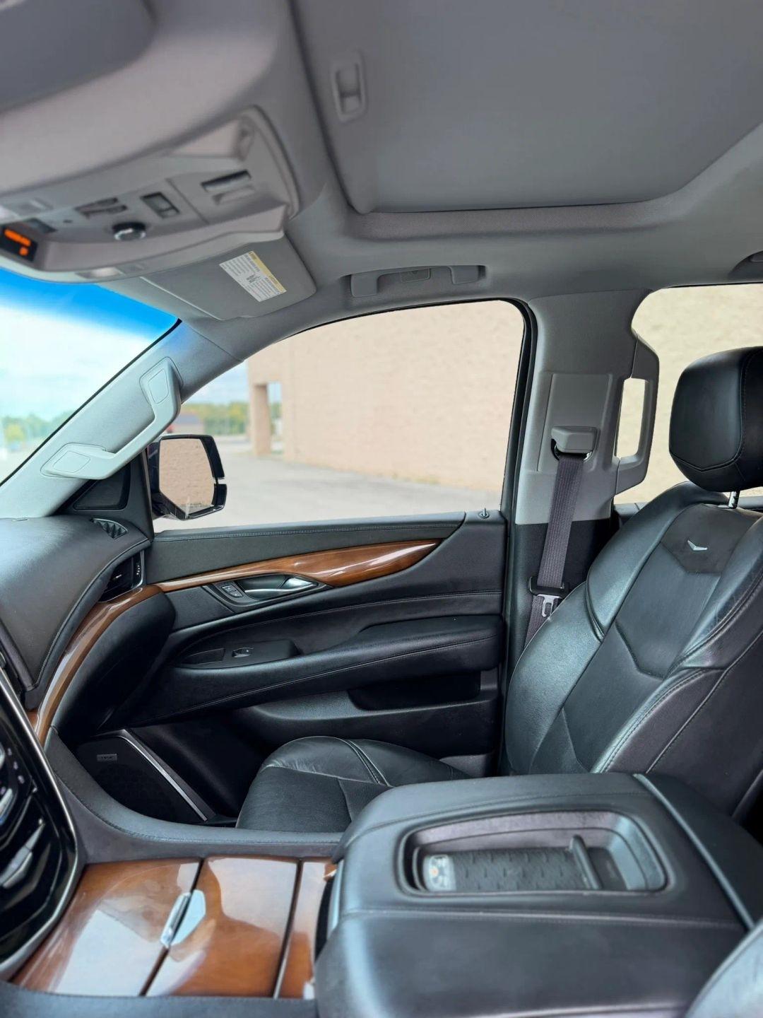 Cadillac Escalade 4WD 4dr Luxury 2017