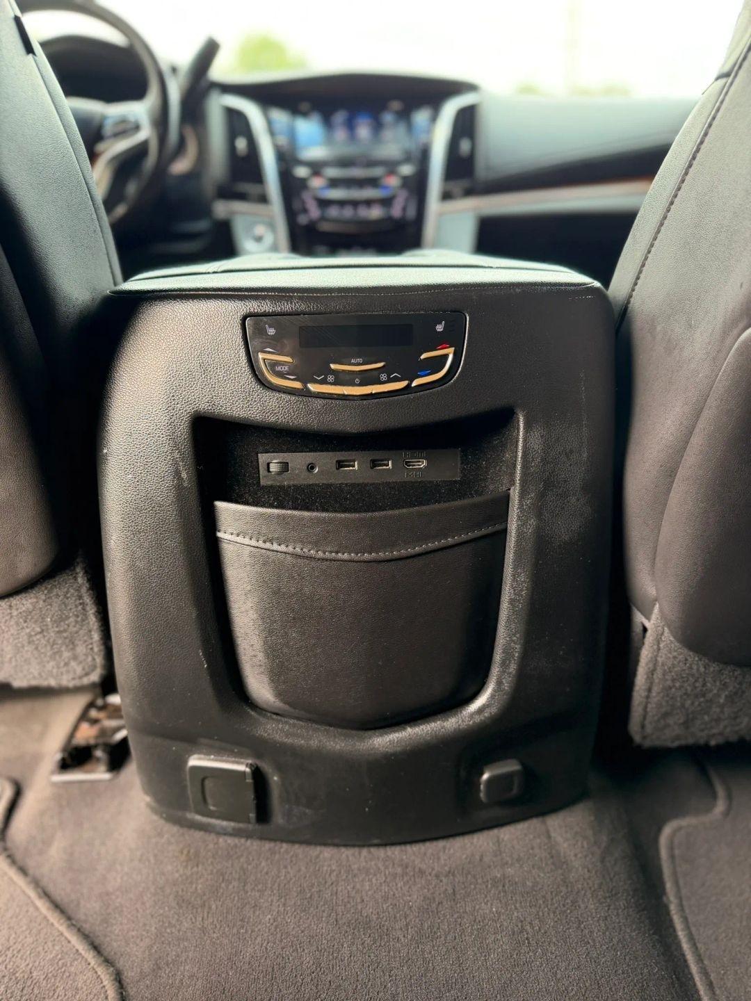 Cadillac Escalade 4WD 4dr Luxury 2017