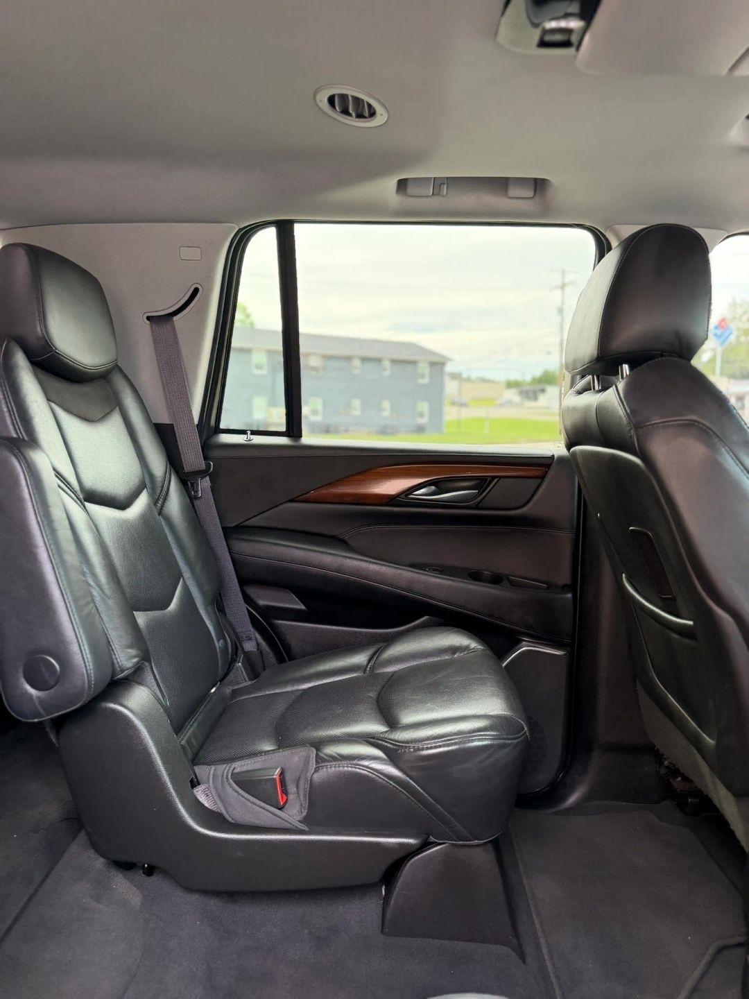Cadillac Escalade 4WD 4dr Luxury 2017