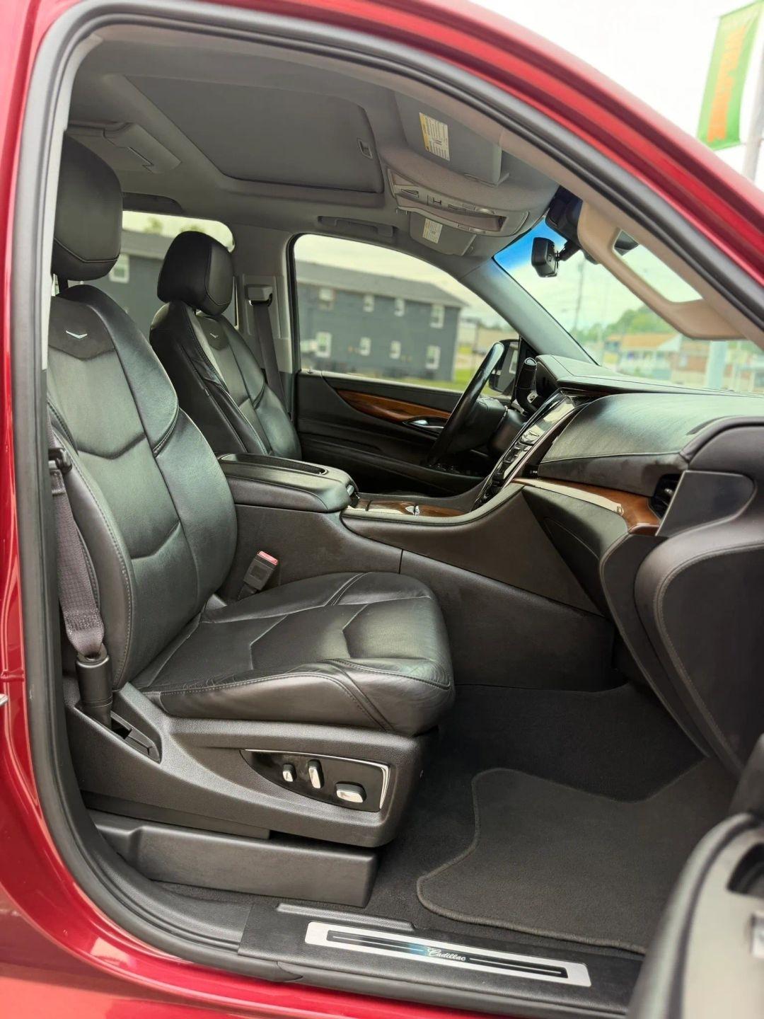 Cadillac Escalade 4WD 4dr Luxury 2017