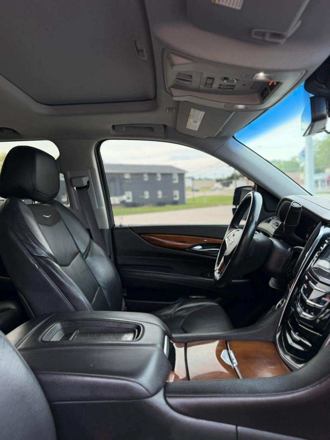 Cadillac Escalade 4WD 4dr Luxury 2017