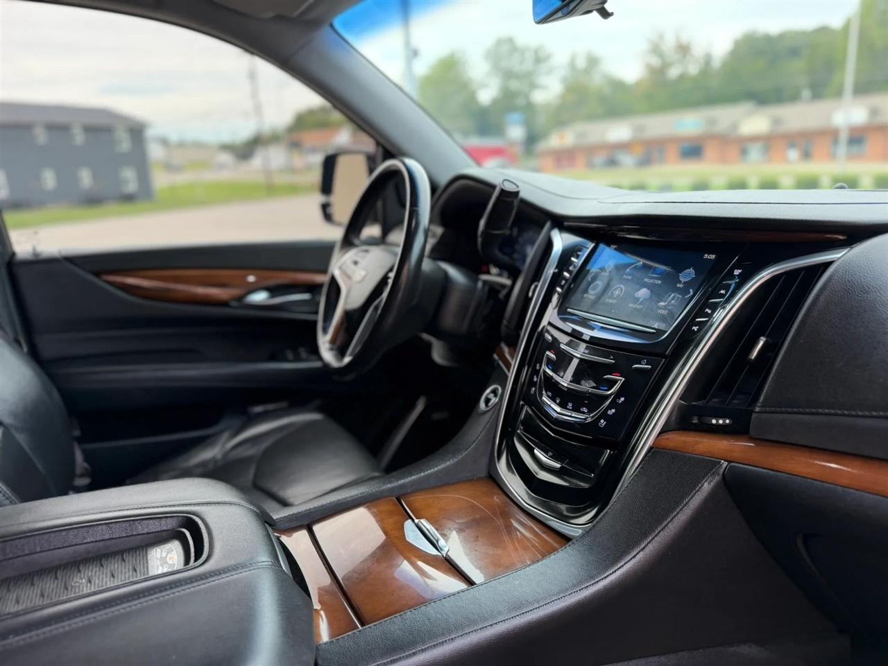 Cadillac Escalade 4WD 4dr Luxury 2017