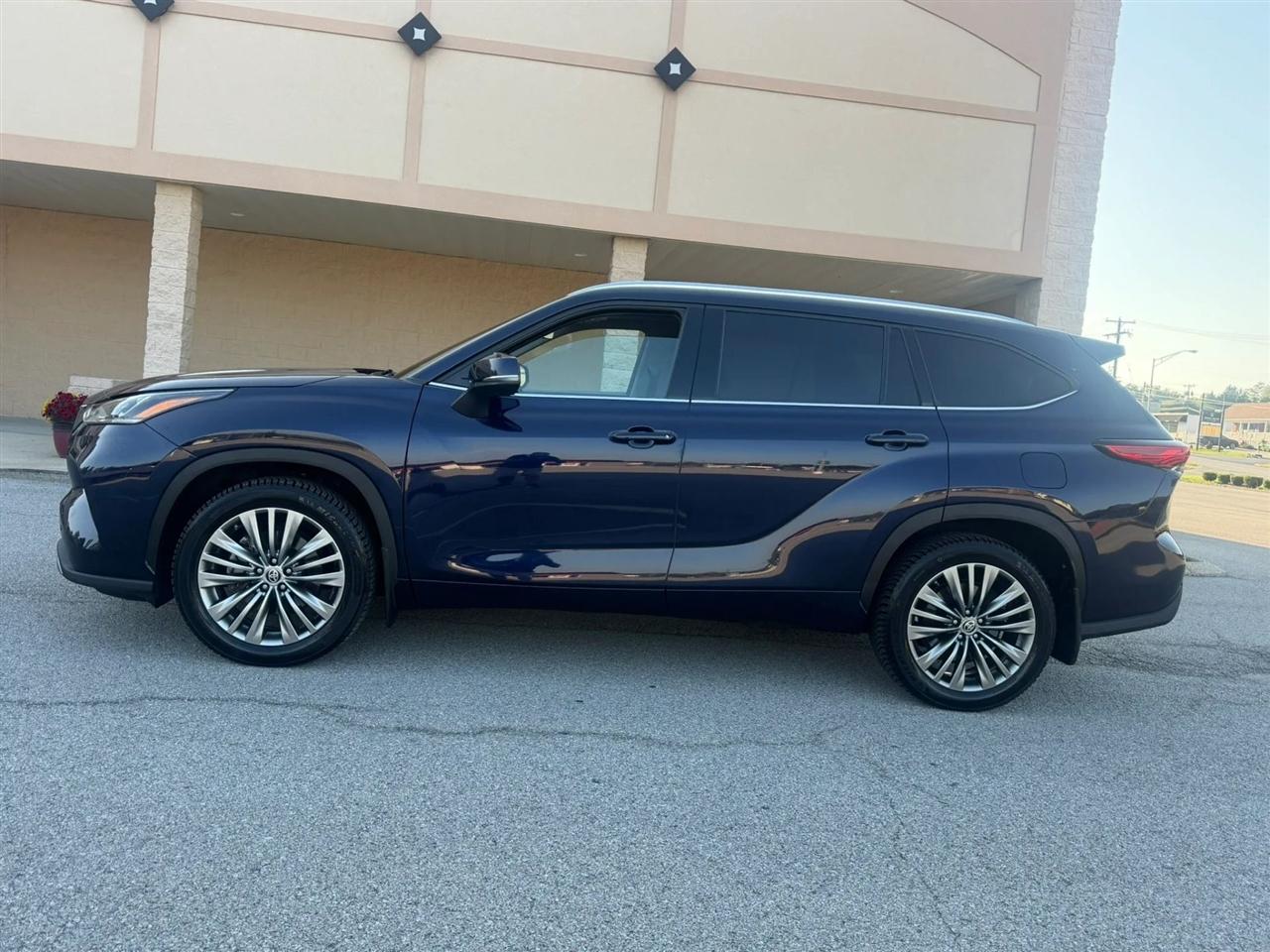 Toyota Highlander Platinum AWD (Natl) 2021