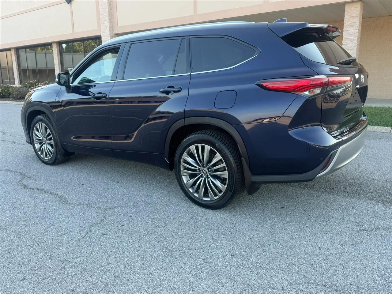 Toyota Highlander Platinum AWD (Natl) 2021