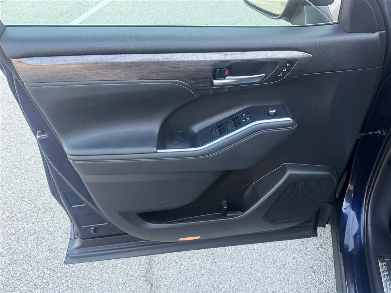 Toyota Highlander Platinum AWD (Natl) 2021