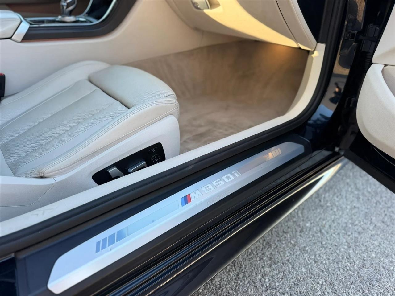 BMW 8 Series M850i xDrive Convertible 2019