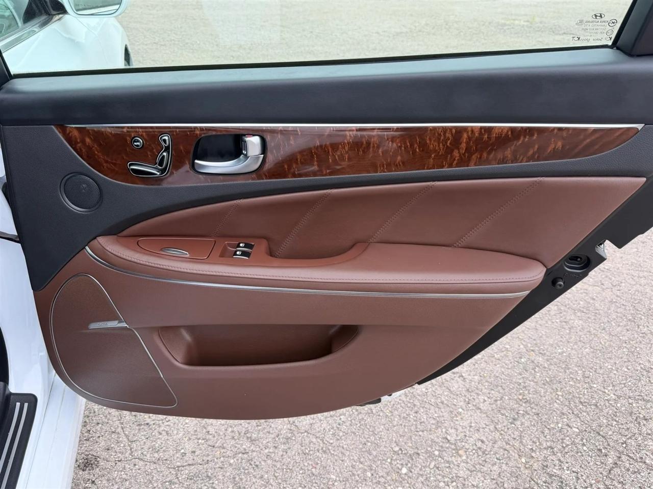 Hyundai Equus 4dr Sdn Signature 2014