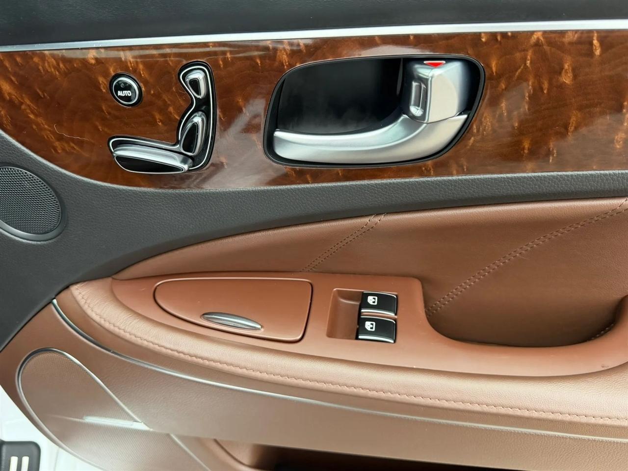 Hyundai Equus 4dr Sdn Signature 2014