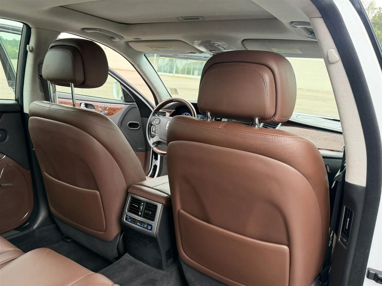 Hyundai Equus 4dr Sdn Signature 2014