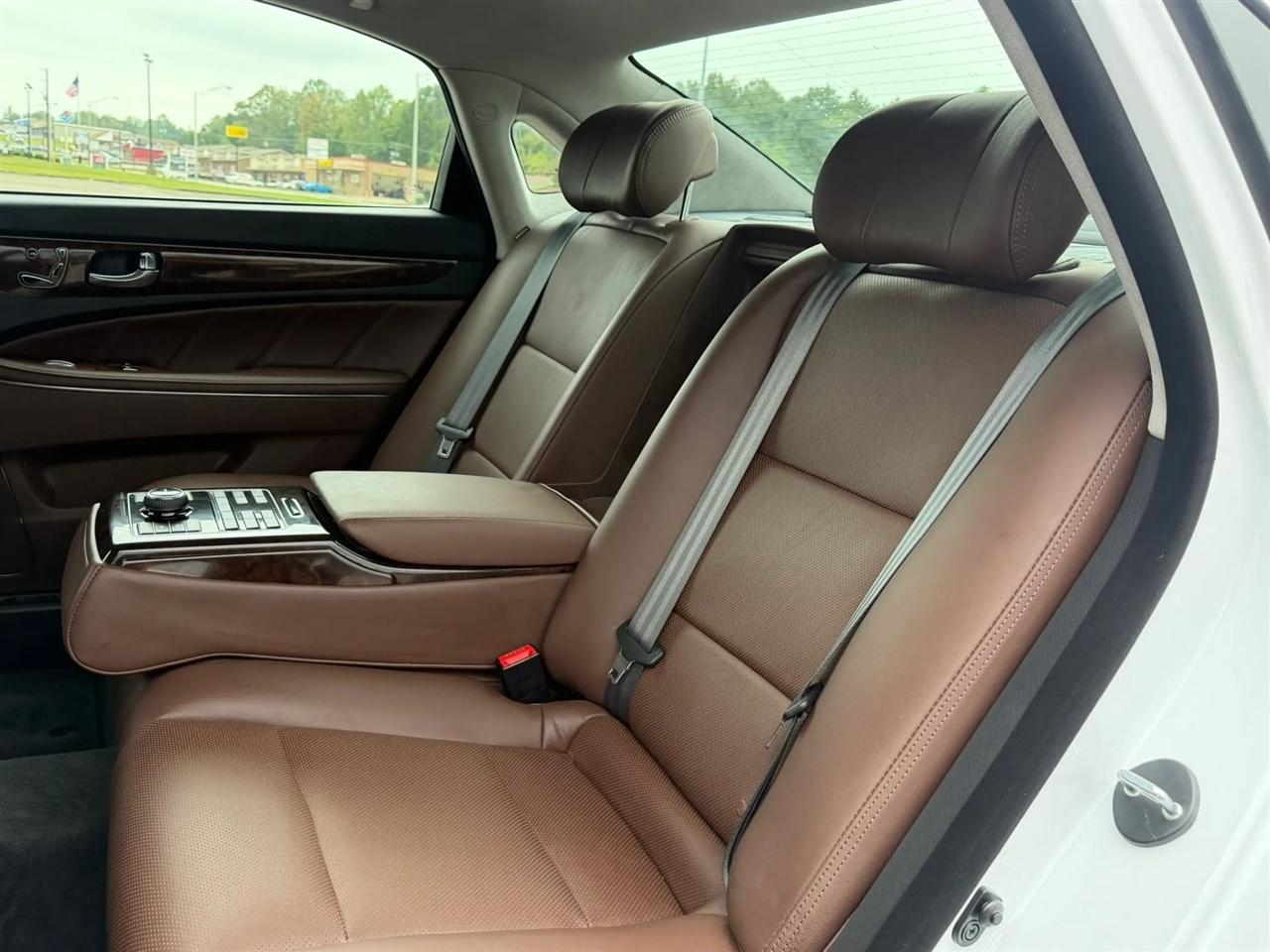 Hyundai Equus 4dr Sdn Signature 2014