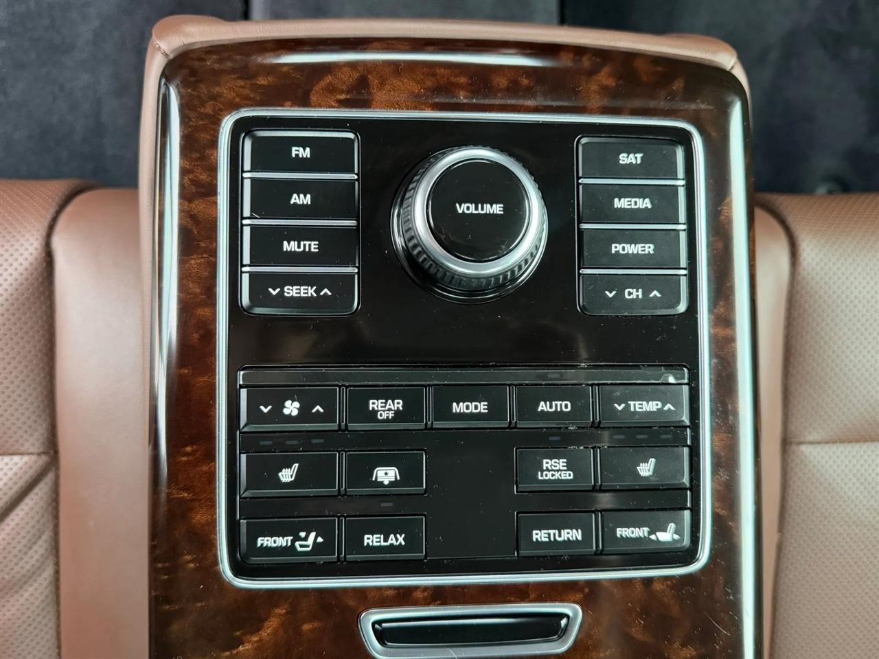 Hyundai Equus 4dr Sdn Signature 2014