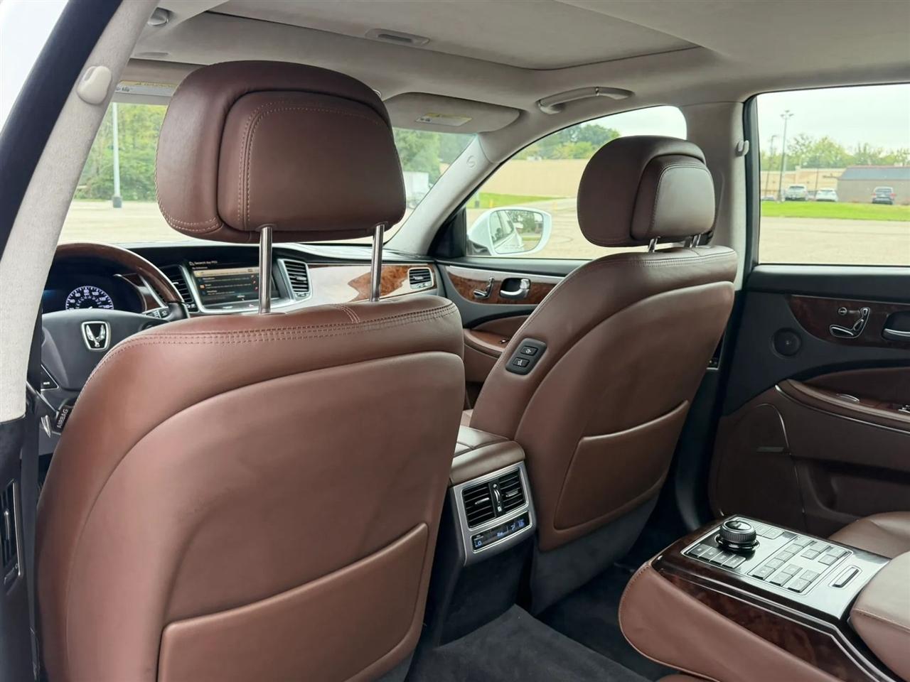 Hyundai Equus 4dr Sdn Signature 2014