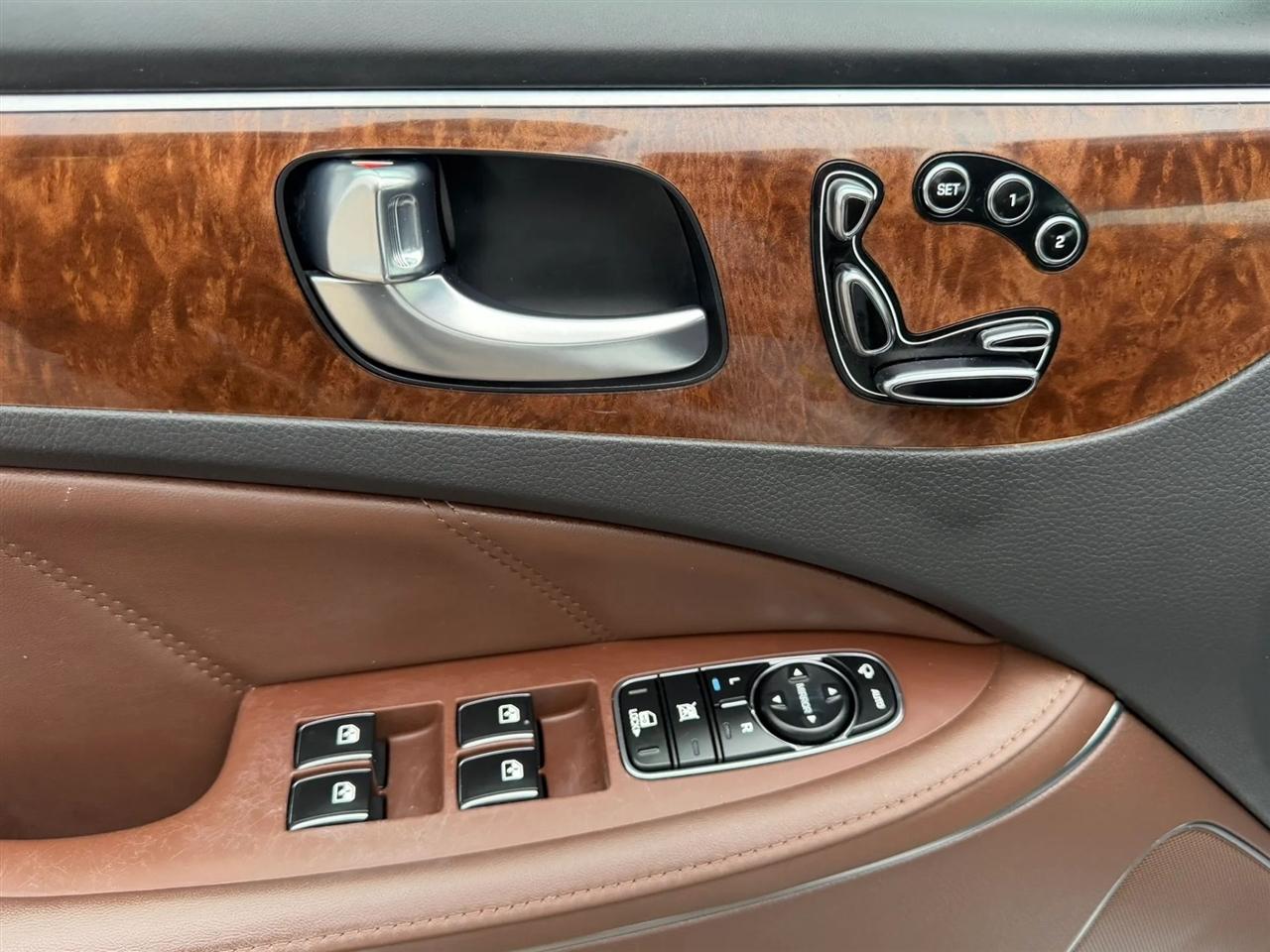 Hyundai Equus 4dr Sdn Signature 2014