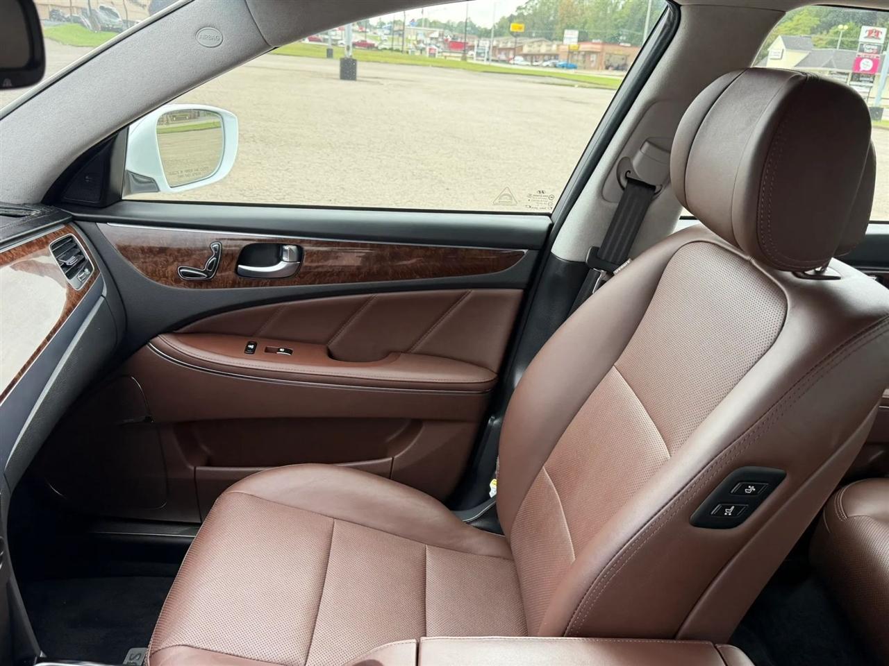 Hyundai Equus 4dr Sdn Signature 2014
