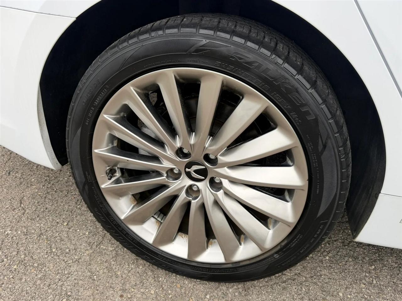Hyundai Equus 4dr Sdn Signature 2014