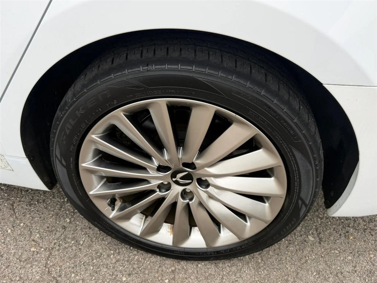 Hyundai Equus 4dr Sdn Signature 2014