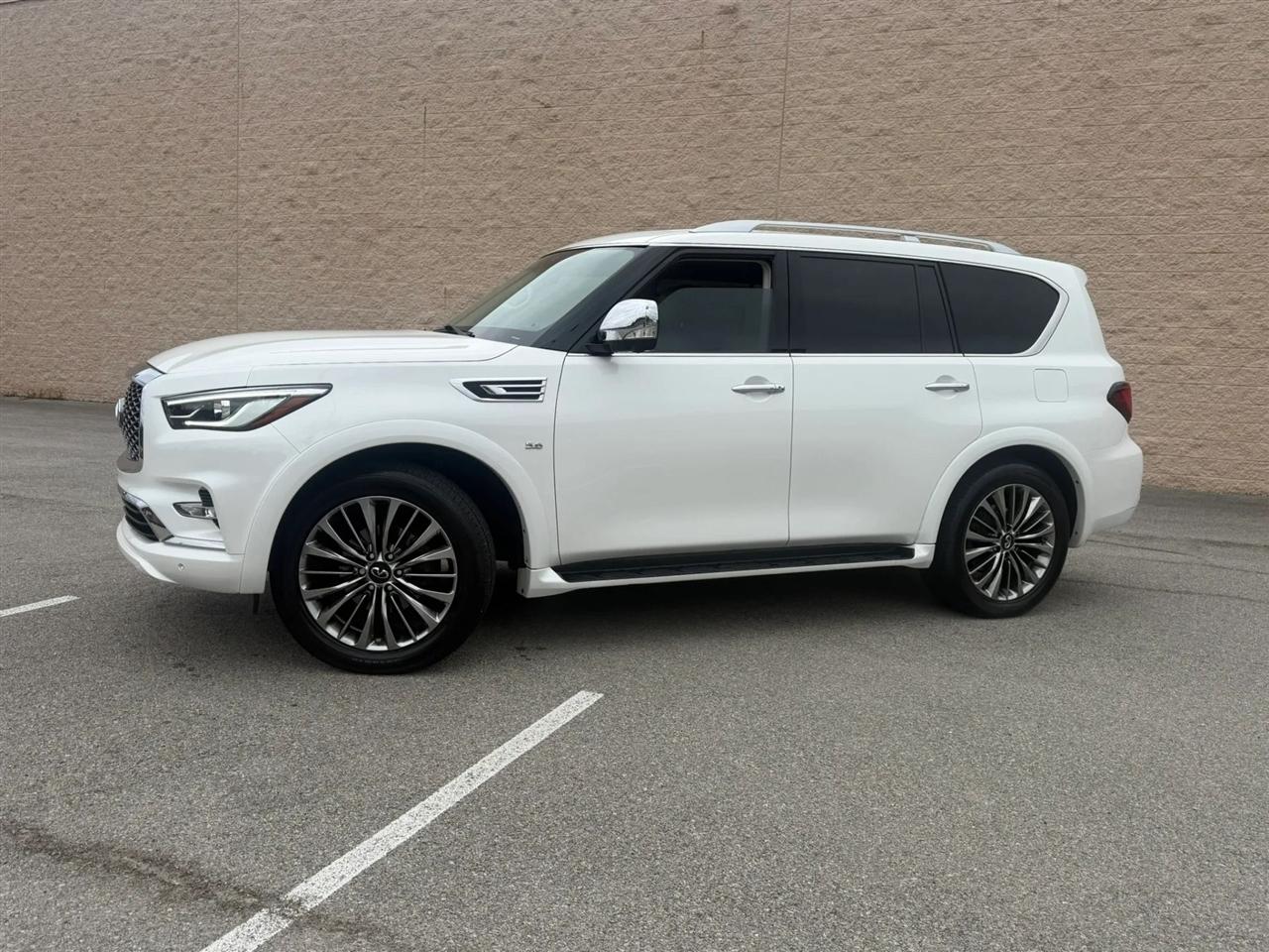 Infiniti QX80 LUXE AWD 2019