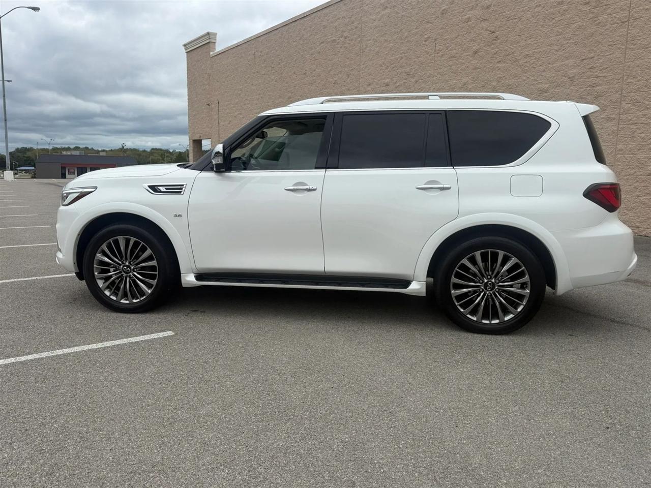 Infiniti QX80 LUXE AWD 2019