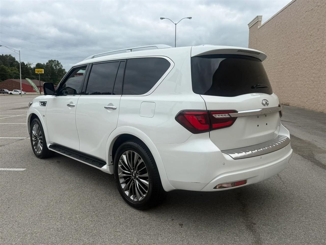 Infiniti QX80 LUXE AWD 2019