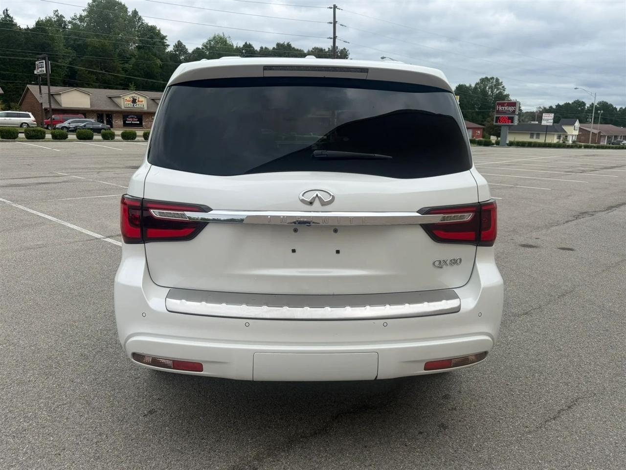 Infiniti QX80 LUXE AWD 2019