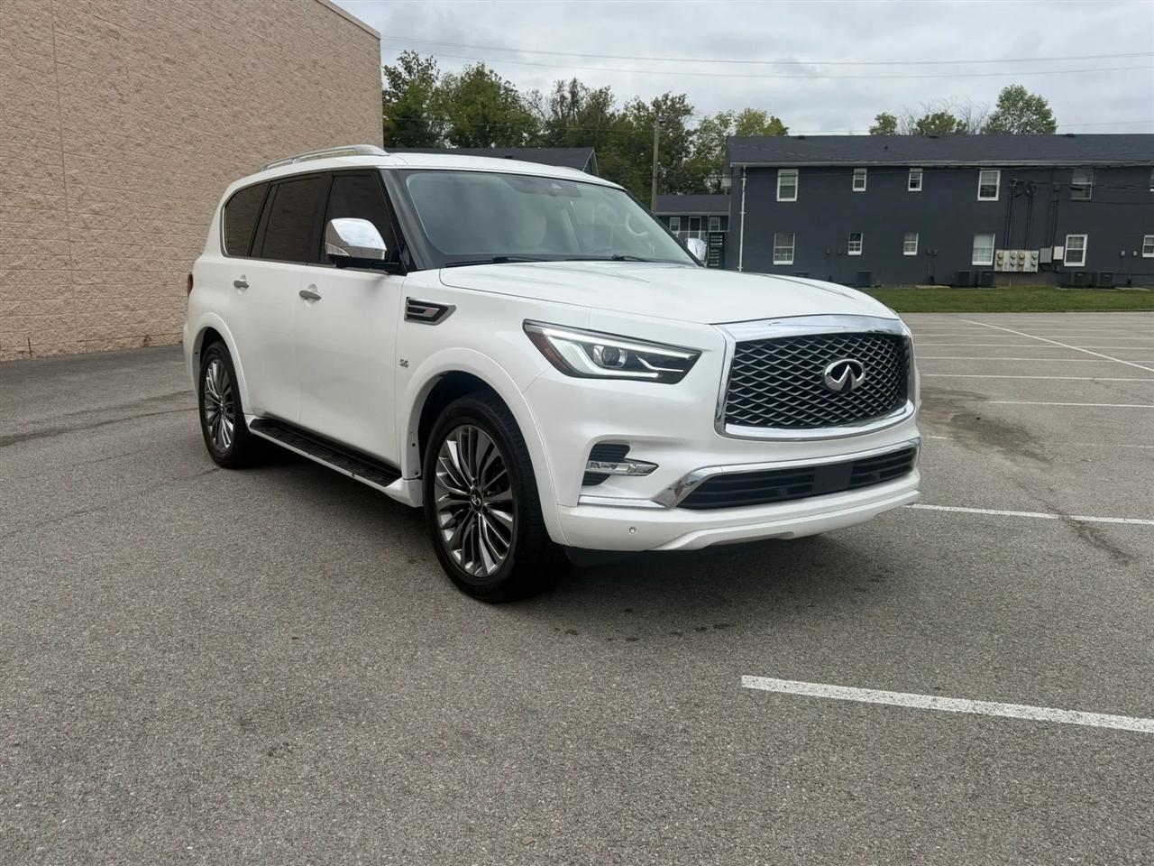 Infiniti QX80 LUXE AWD 2019
