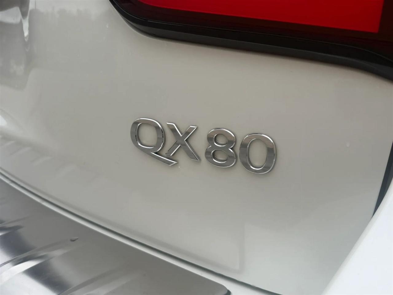 Infiniti QX80 LUXE AWD 2019